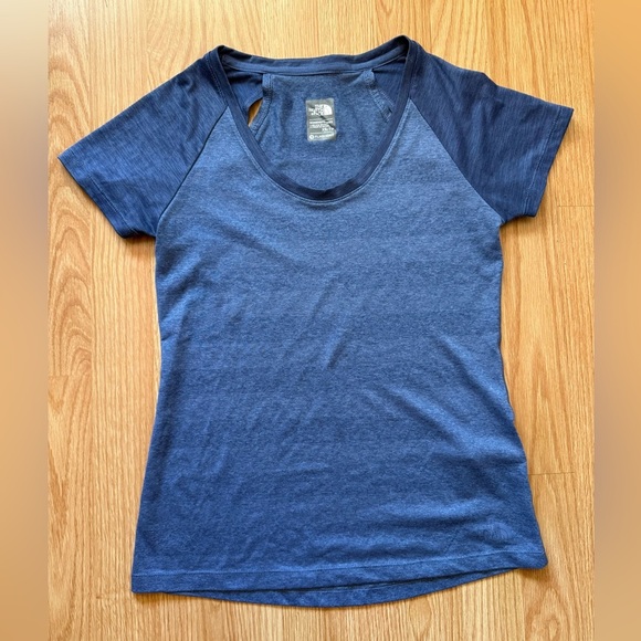 The North Face Women's Flash Dry T-Shirt Scoop Neck Top Size XS Blue Stripe - Picture 1 of 4